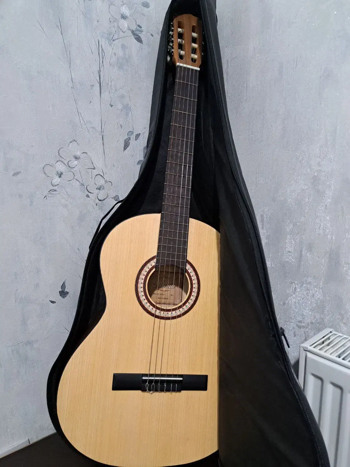 گیتار در حد نو ۳۲۰۰|گیتار، بیس، امپلیفایر|زنجان, |دیوار