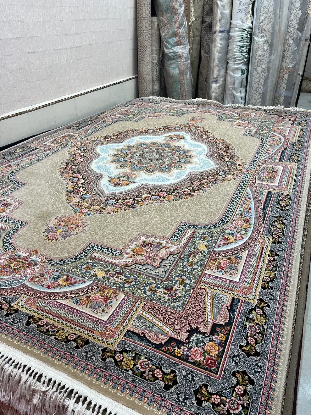 سه جفت فرش ۶متری ۱۲۰۰شانه|فرش|خوی, |دیوار