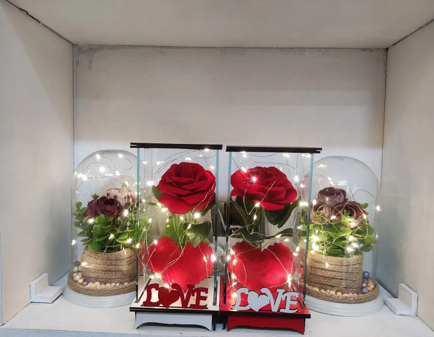 باکس گل شیشه ای مناسب روز مادر|گل مصنوعی|زاهدان, |دیوار