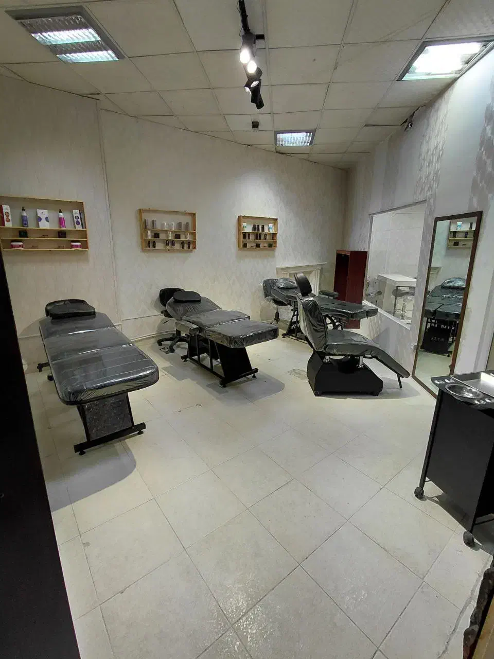 وسایل آرایشگاه نو|آرایشگاه و سالن‌های زیبایی|اراک, |دیوار