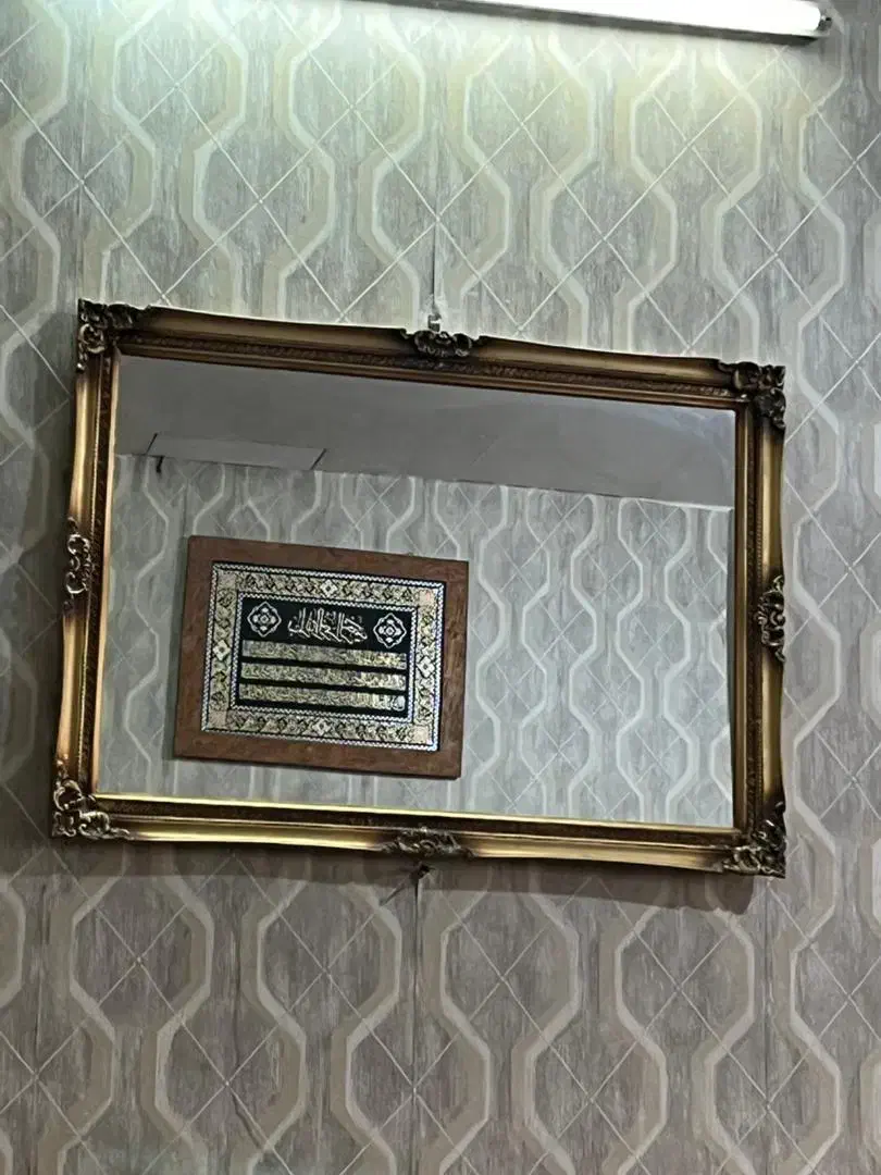 آینه|آینه|قم, نیروگاه|دیوار