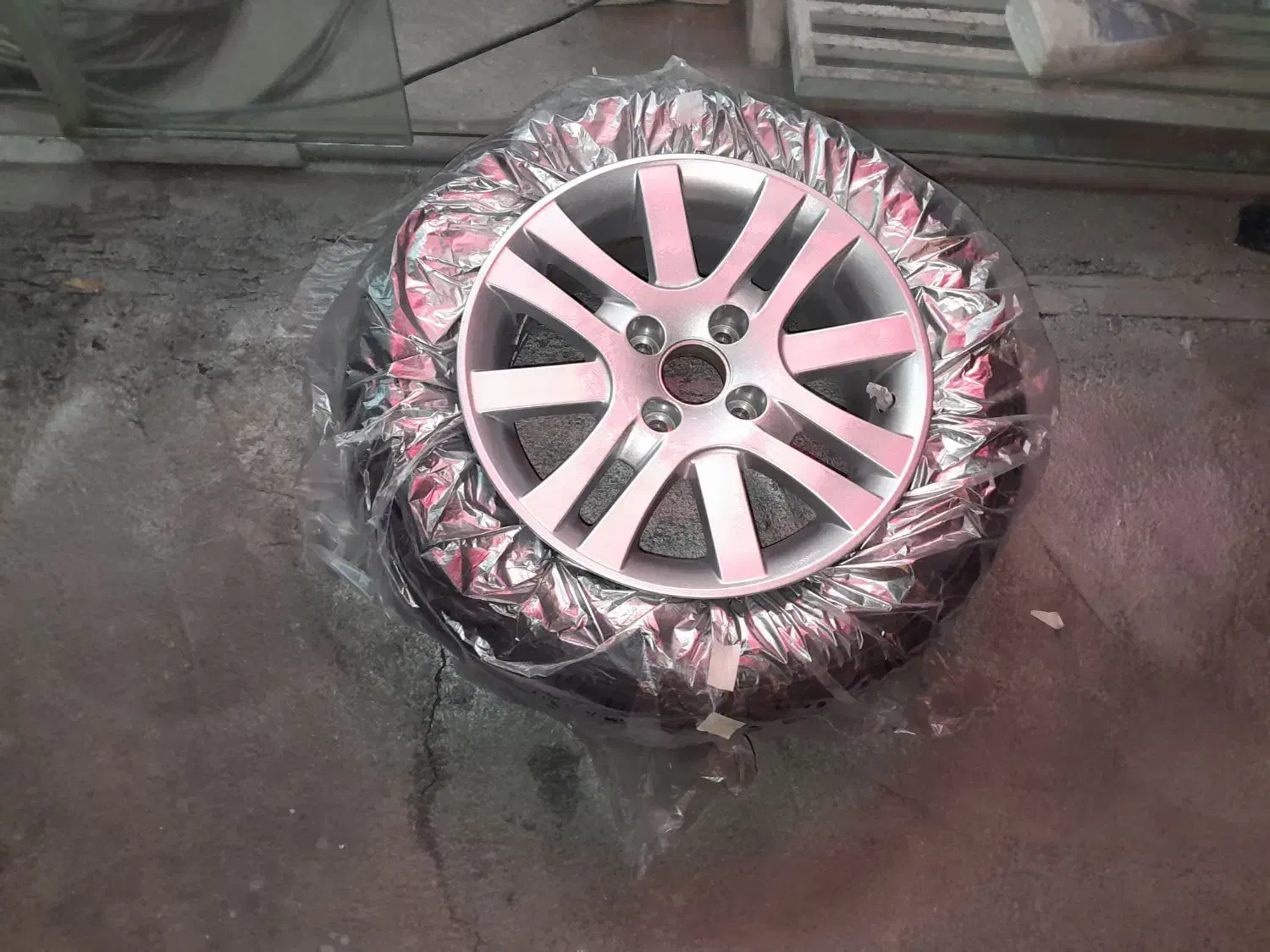 نقاشی و رنگ آمیزی رینگ و تمامی قطعات خودرو|قطعات یدکی و لوازم جانبی|تهران, استقلال|دیوار