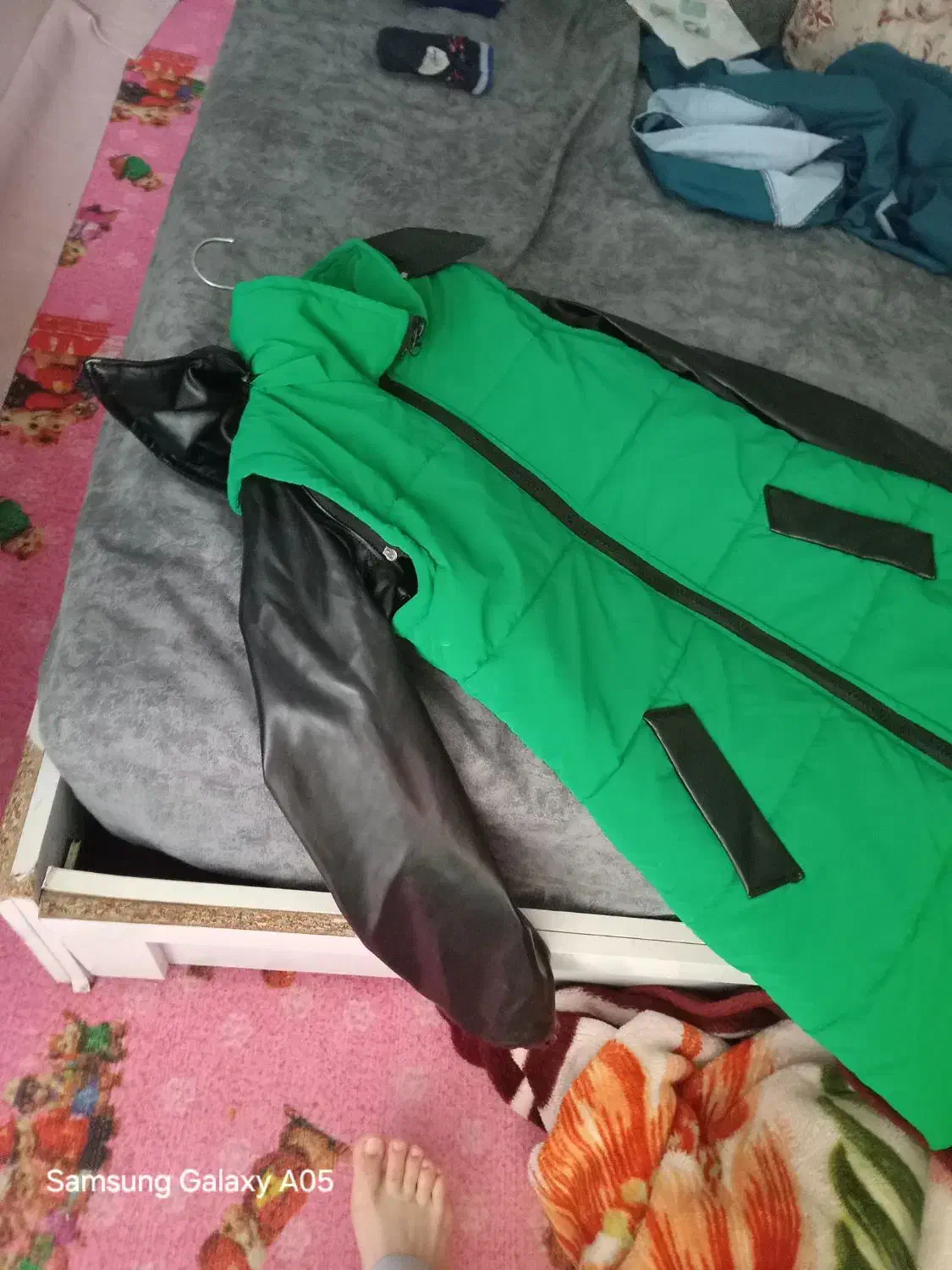 کاپشن|لباس|گرگان, |دیوار