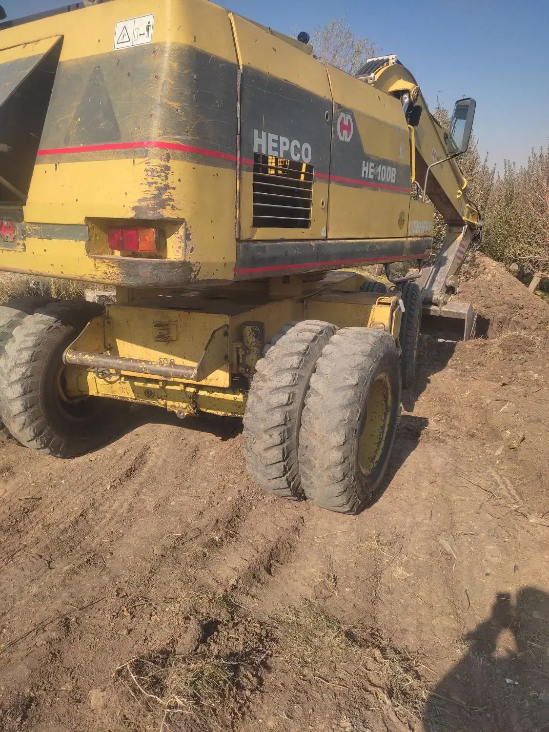 بیل مکانیکی لاستیکی اچ صد 2005|خودرو سنگین|سرخه حصار, |دیوار