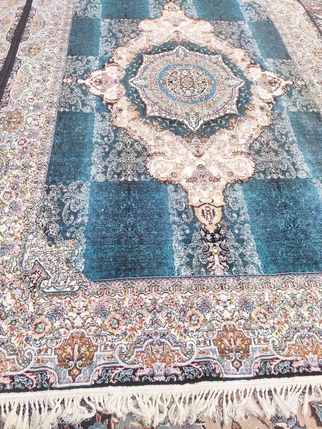 یک جفت فرش با طرح بروز|فرش|مرند, |دیوار