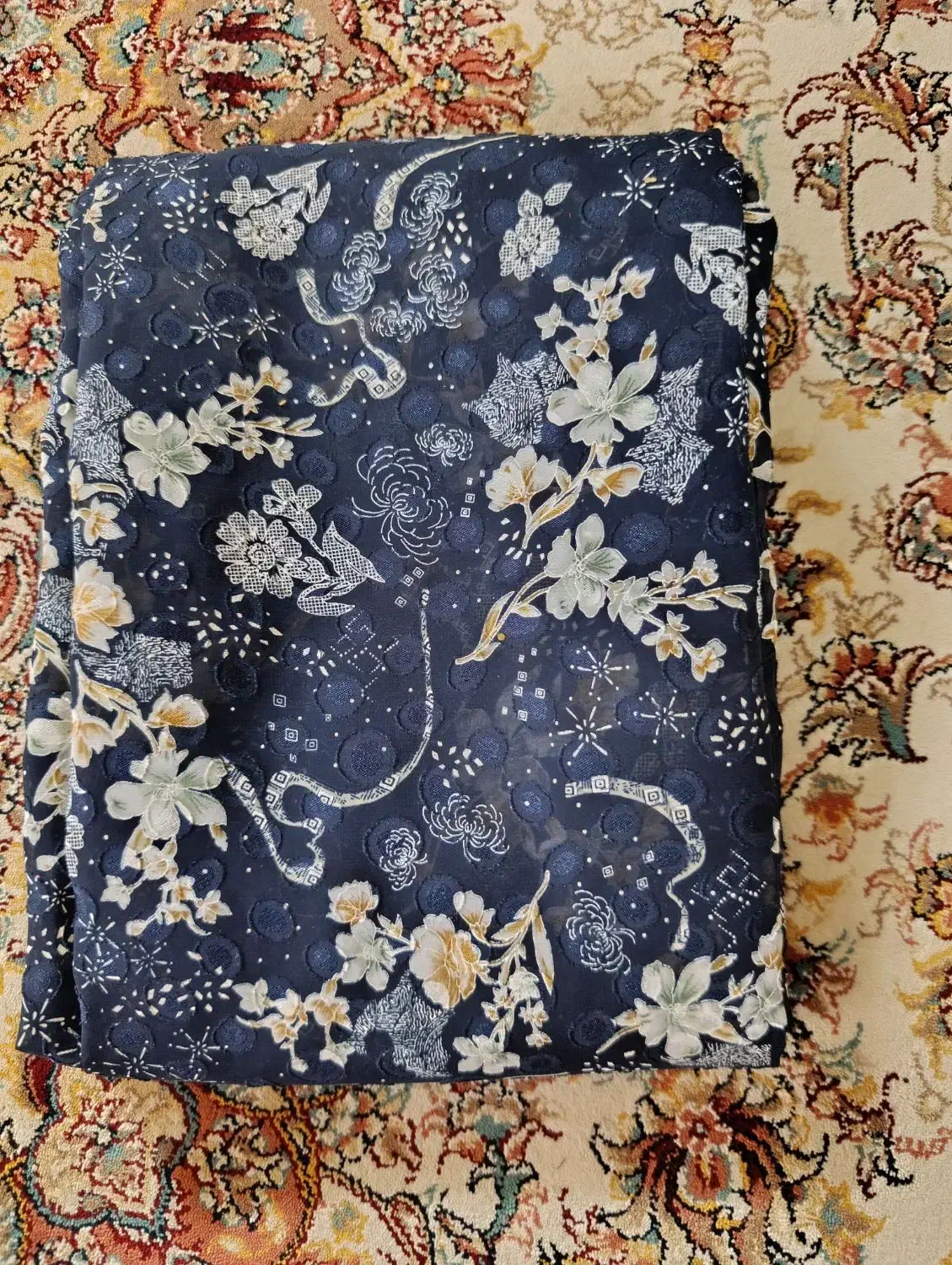 چادر مجلسی|لباس|شاهین‌شهر, خانه کارگر|دیوار