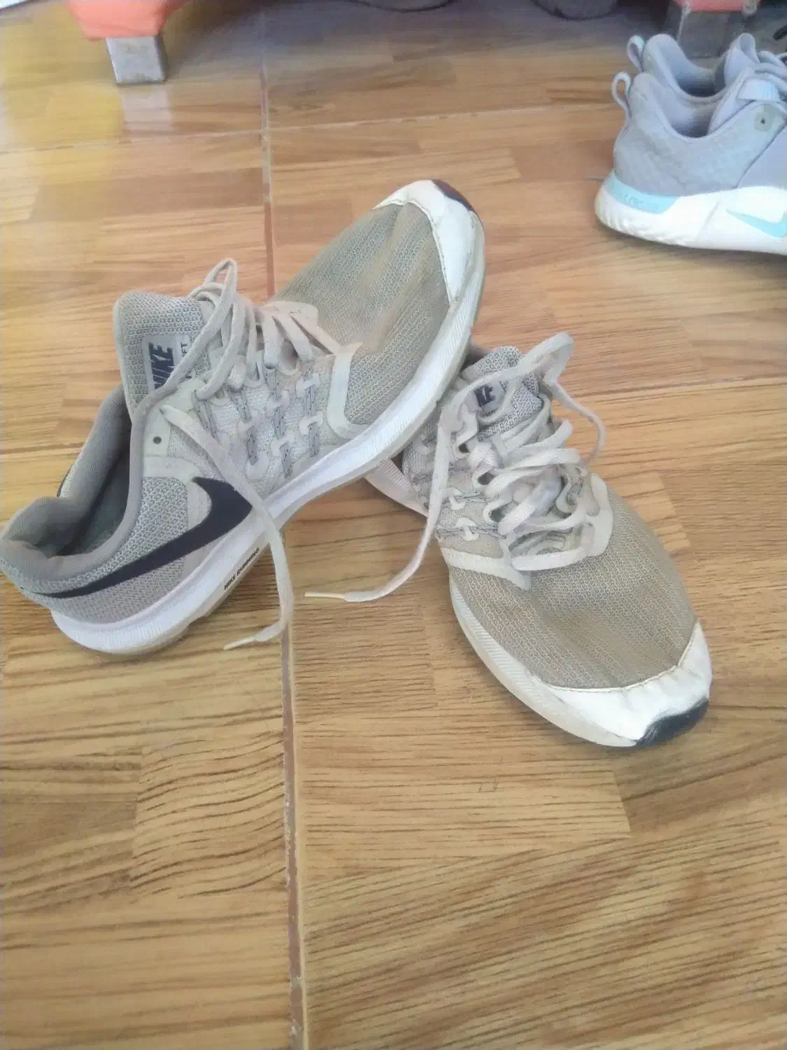 کفش کتونی استوک خارجی درجه یک|کیف، کفش، کمربند|گنبد کاووس, |دیوار