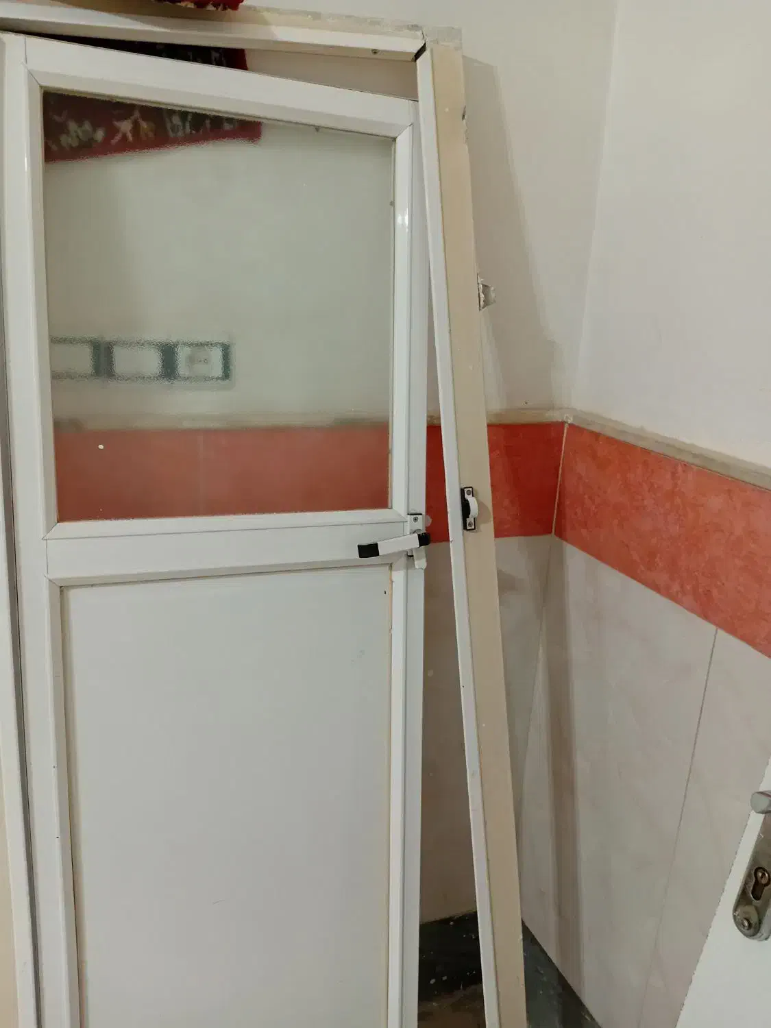 درب آلمینیومی|مصالح و تجهیزات ساختمان|قم, باغ شریفی|دیوار