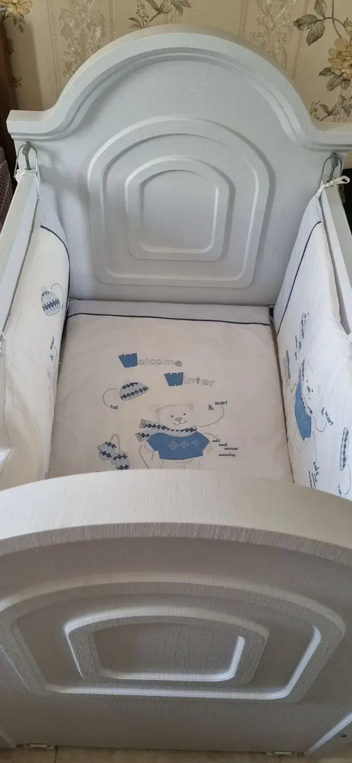 تخت کنار مادر و تشکش|اسباب و اثاث بچه|اندیشه, اندیشه فاز ۵|دیوار