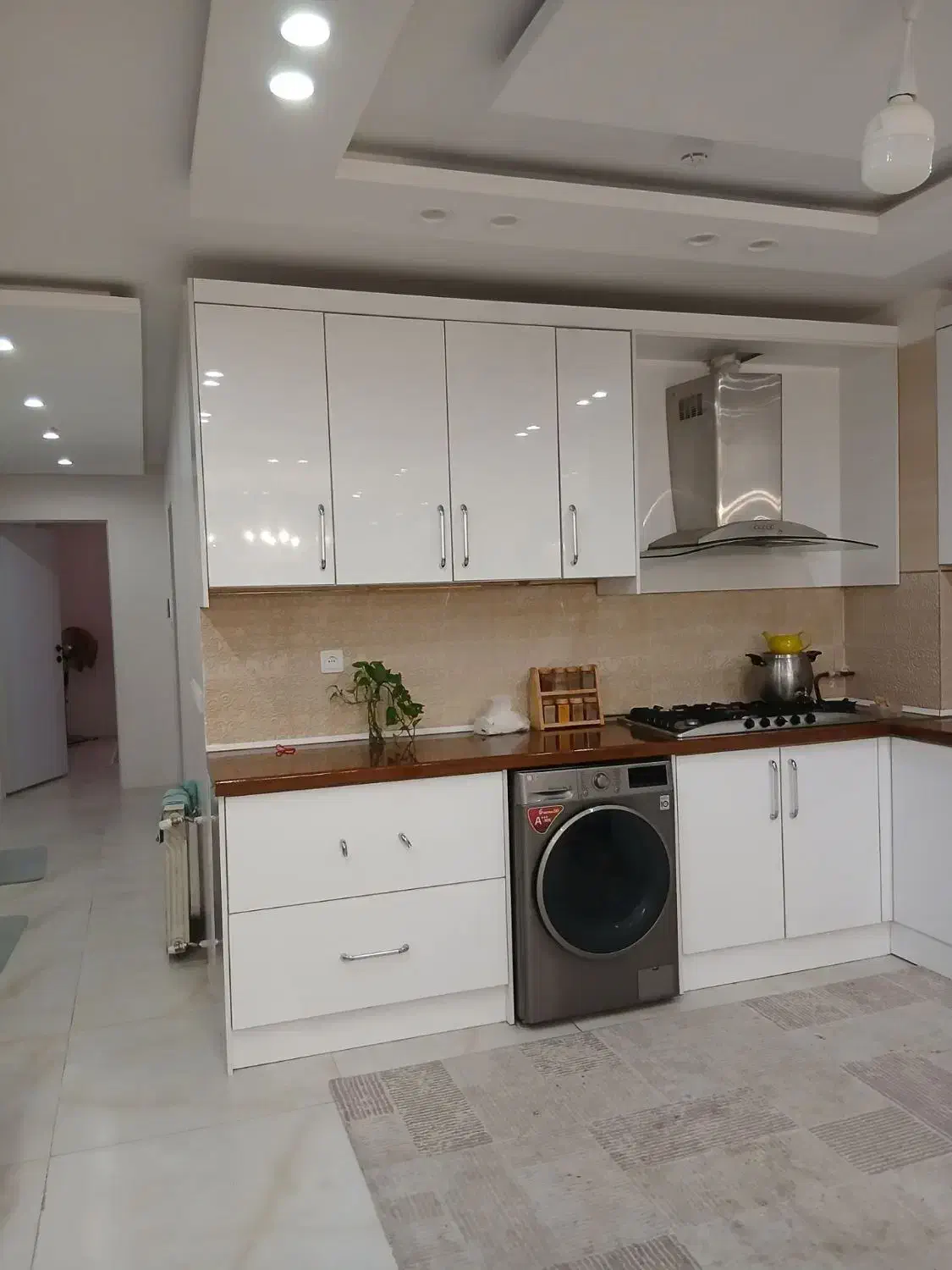 کابینت هایگلاس در حد خیلی نو سینک و هود|آب‌چکان و نظم‌دهنده ظروف|ورامین, شهرک فاطمیه|دیوار