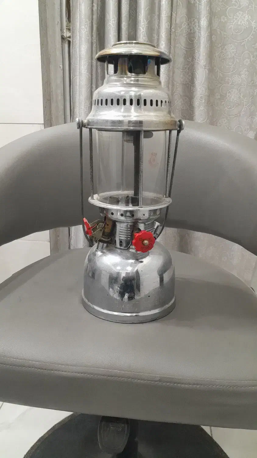 چراغ زنبوری|کلکسیون اشیاء عتیقه|کرج, ساسانی (قلمستان)|دیوار