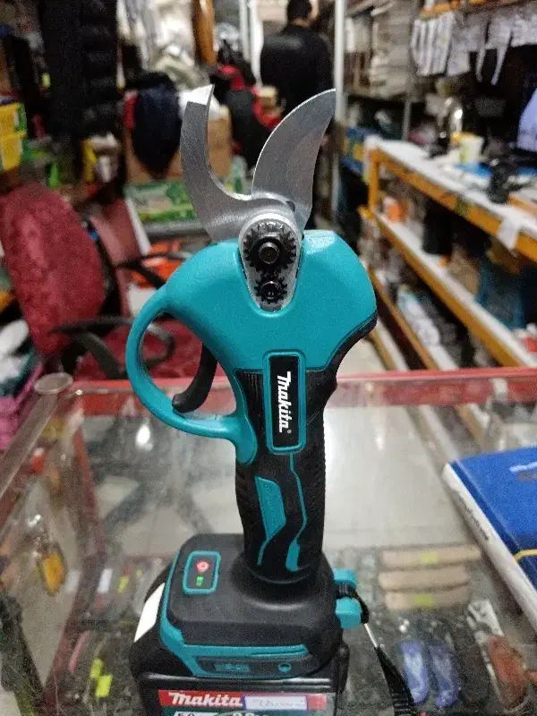 قیچی باغبانی شارژی ماکیتا 88v|ابزارآلات|رشت, سعدی (تختی)|دیوار