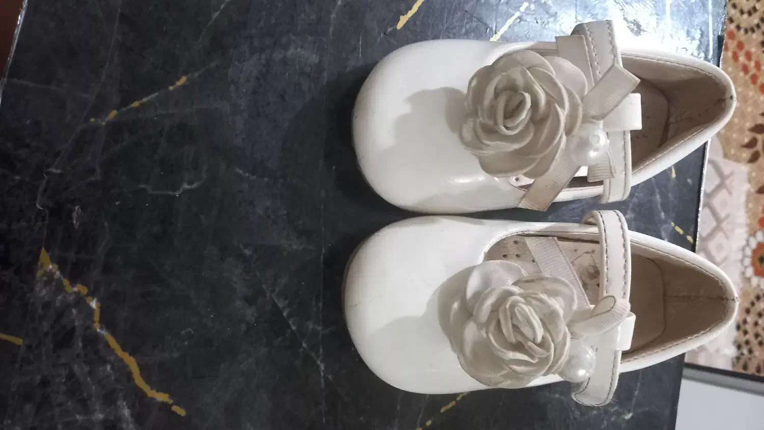 تعدادی کفش ودمپایی دخترانه|کفش و لباس بچه|یاسوج, |دیوار