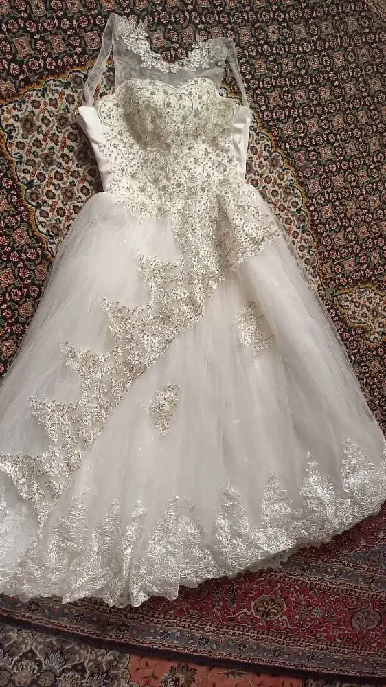 لباس عروس در حد|لباس|گالیکش, |دیوار