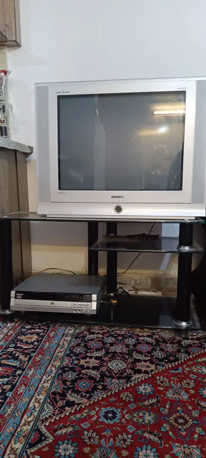 تلویزیون سی دی 3 دیسک و زیر تلویزیون|تلویزیون و پروژکتور|همدان, |دیوار