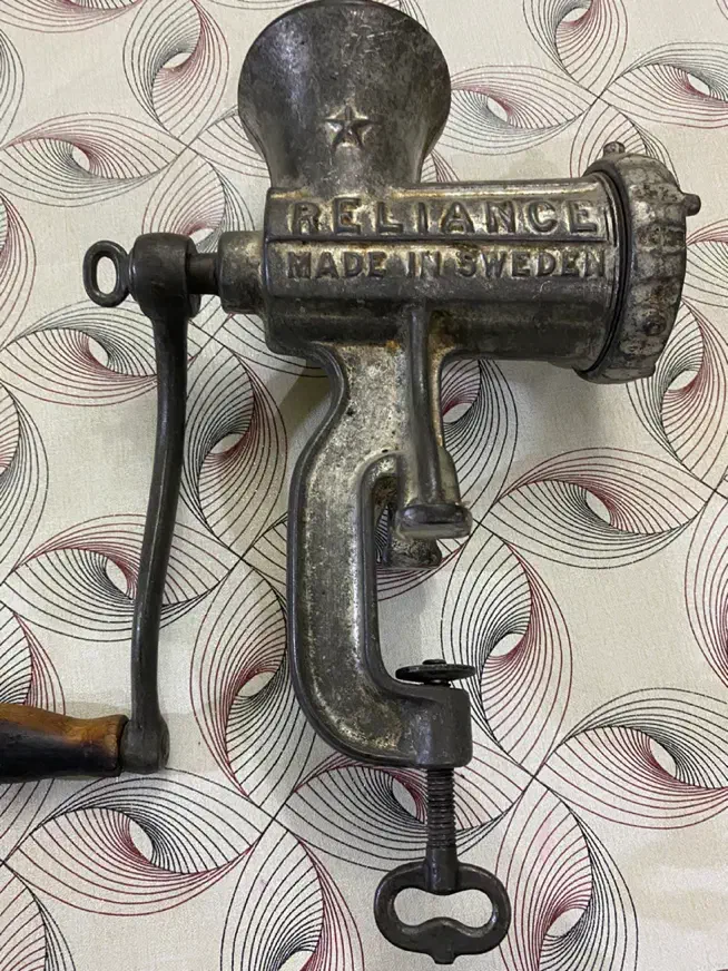 چرخ گوشت دستی|کلکسیون اشیاء عتیقه|تهران, دروس|دیوار