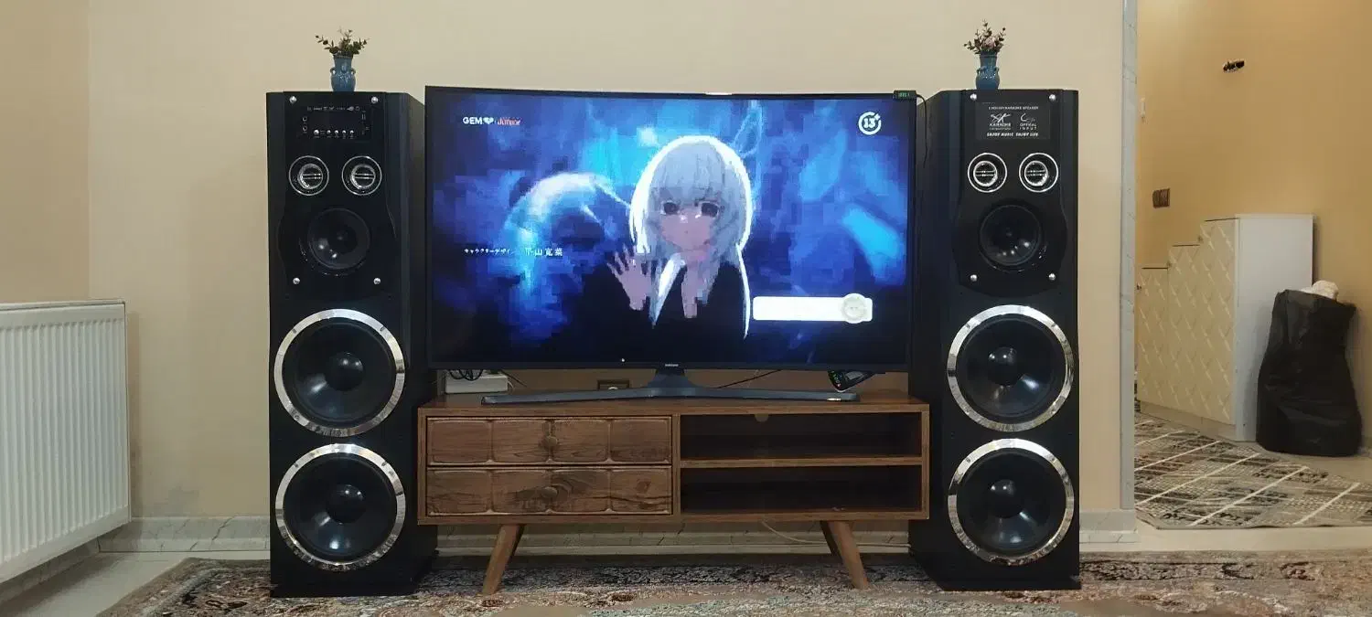 میز تلویزیون|میز تلویزیون|پرند, فاز ۵|دیوار