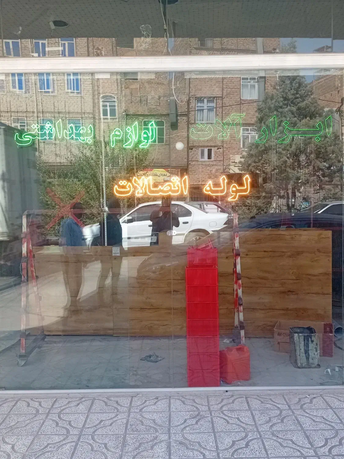 تابلو چشمک زن مغازه ابزارآلات ولوازم ساختمانی|فروشگاه و مغازه|رباطکریم, آدران|دیوار