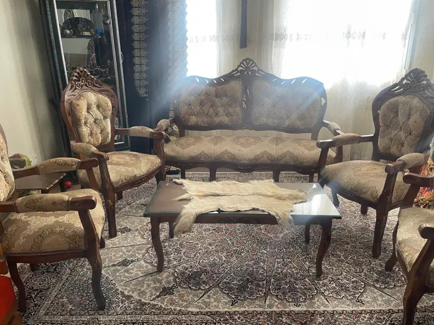 مبل ۷نفره چوب گردو|مبلمان خانگی و میز عسلی|بومهن, |دیوار
