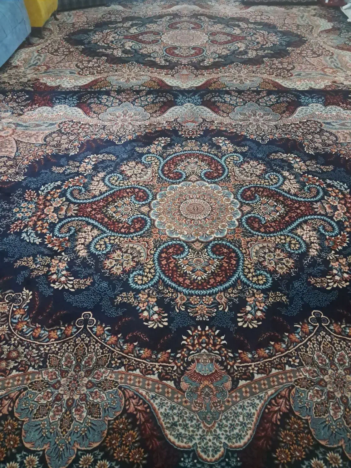 فرش ۱۲ متری در حد نو|فرش|مشهد, انقلاب|دیوار