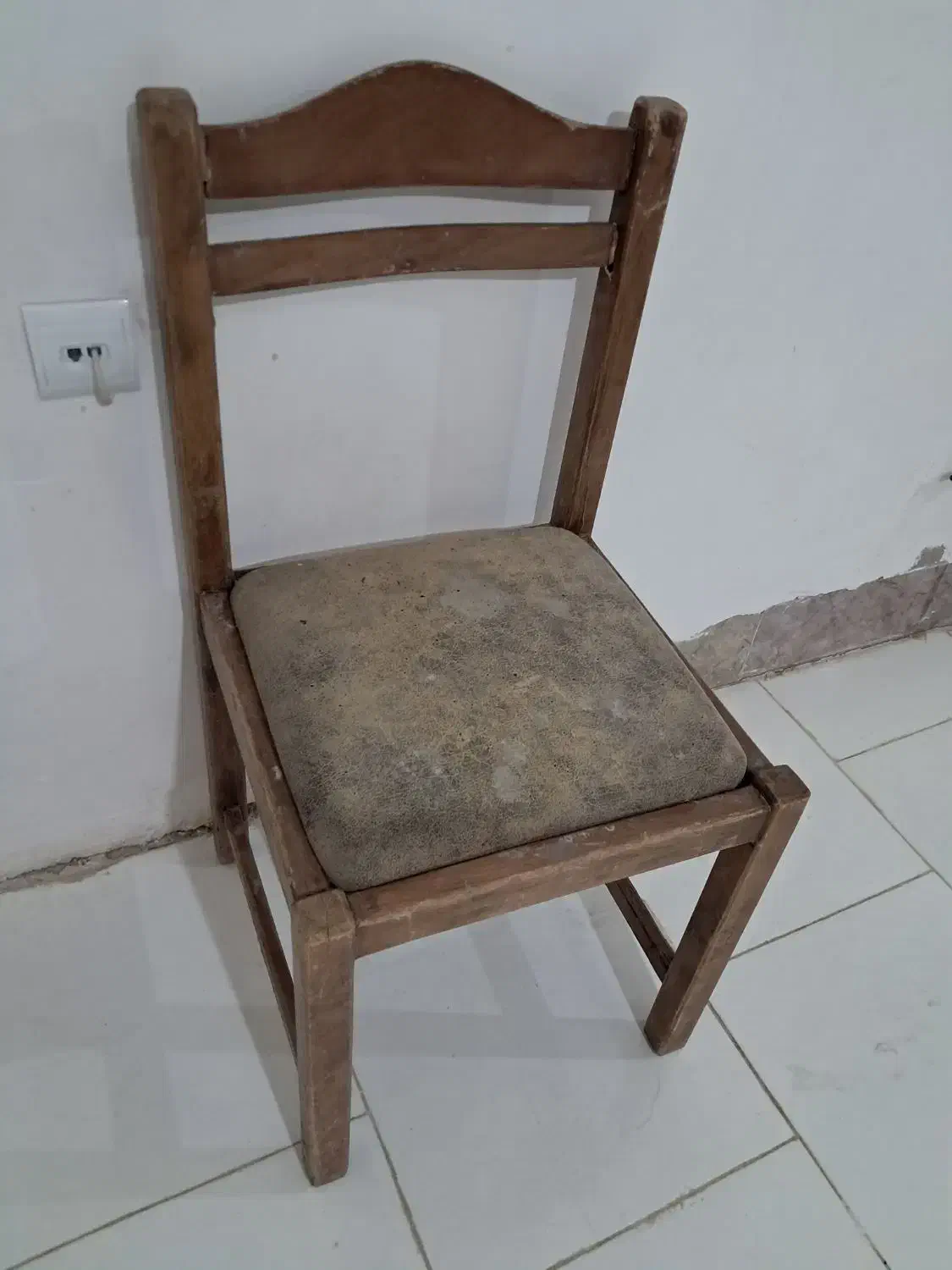 صندلی چوبی|صندلی و نیمکت|مشهد, کارگران|دیوار