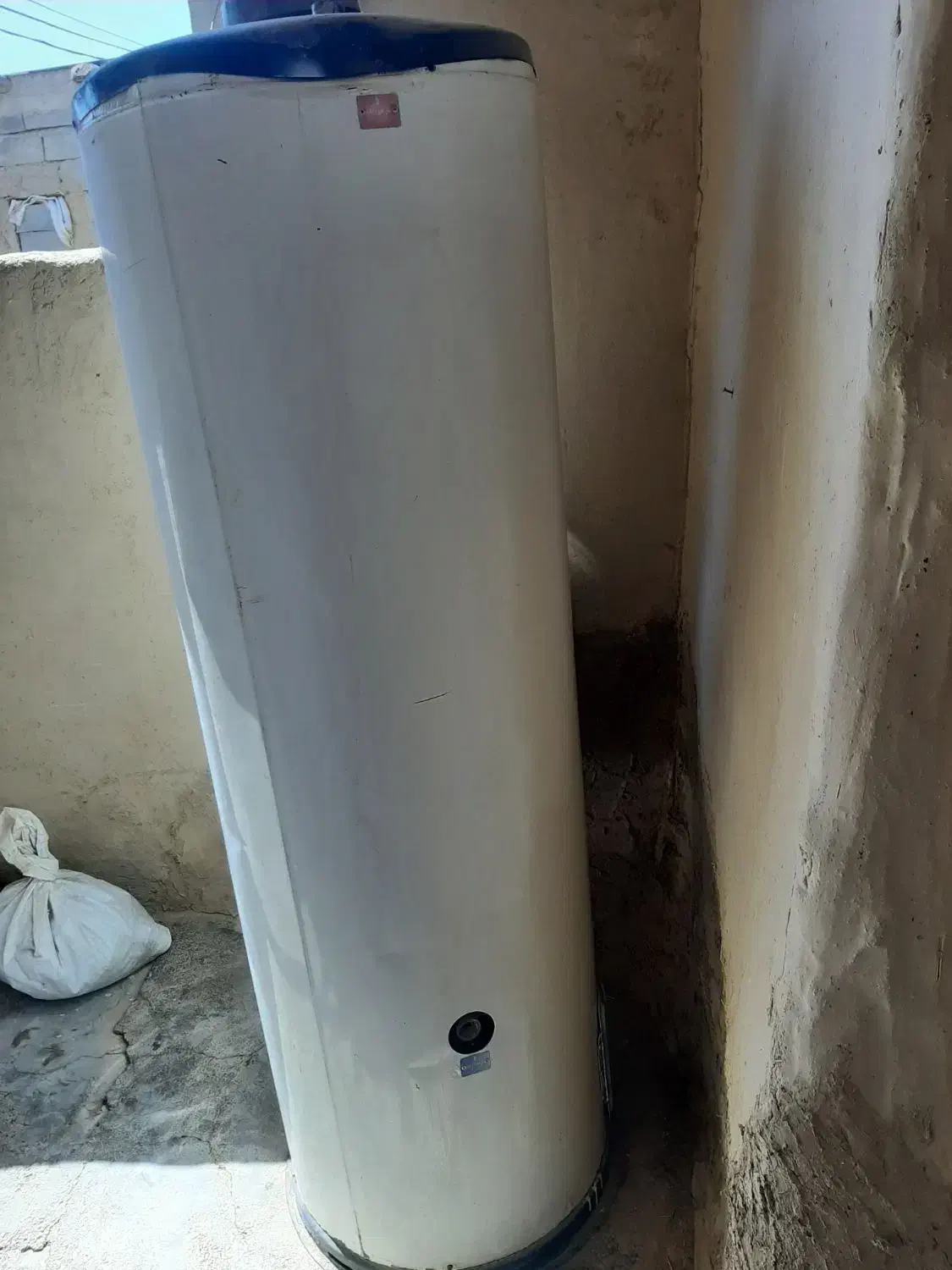 ابگرمکن نفتی قدیمی سالم|آبگرمکن، پکیج، شوفاژ|شیروان (خراسان), |دیوار