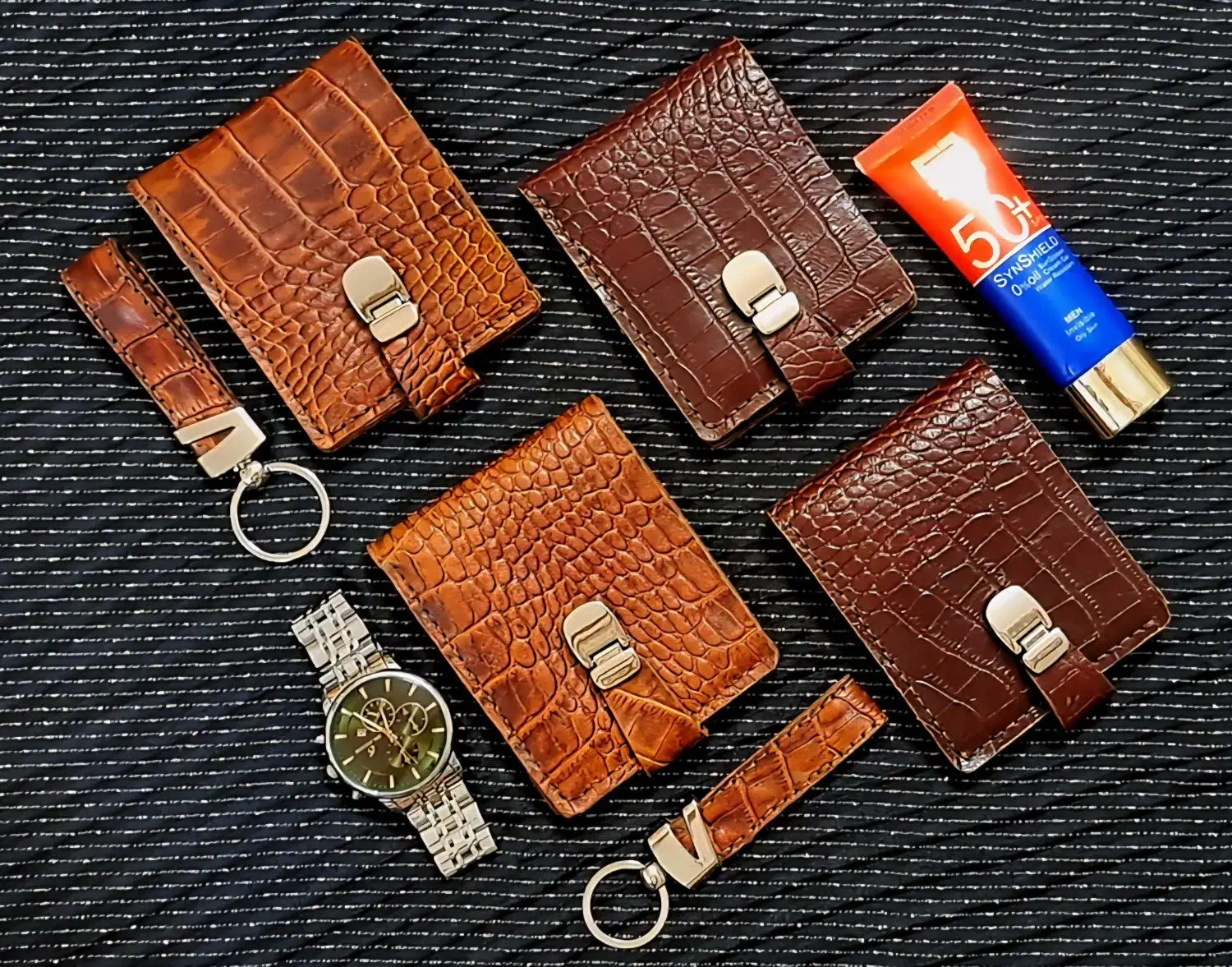 چرم دست دوز گاو، بز، شتر|کیف، کفش، کمربند|تربتحیدریه, پارک کاشانی|دیوار