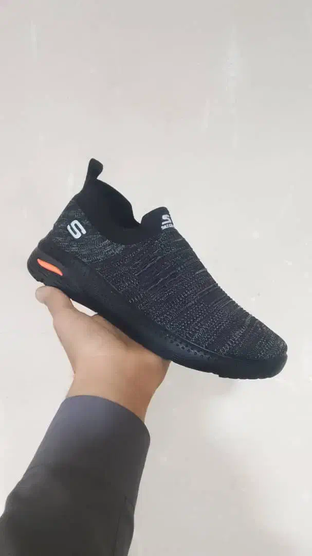 تعدادی کفش نو اسپرت|کیف، کفش، کمربند|شیراز, سیاه سنگ|دیوار