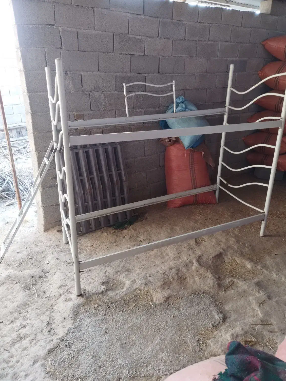 کود سفید و کاه فروش|گل و گیاه طبیعی|آبدانان, |دیوار