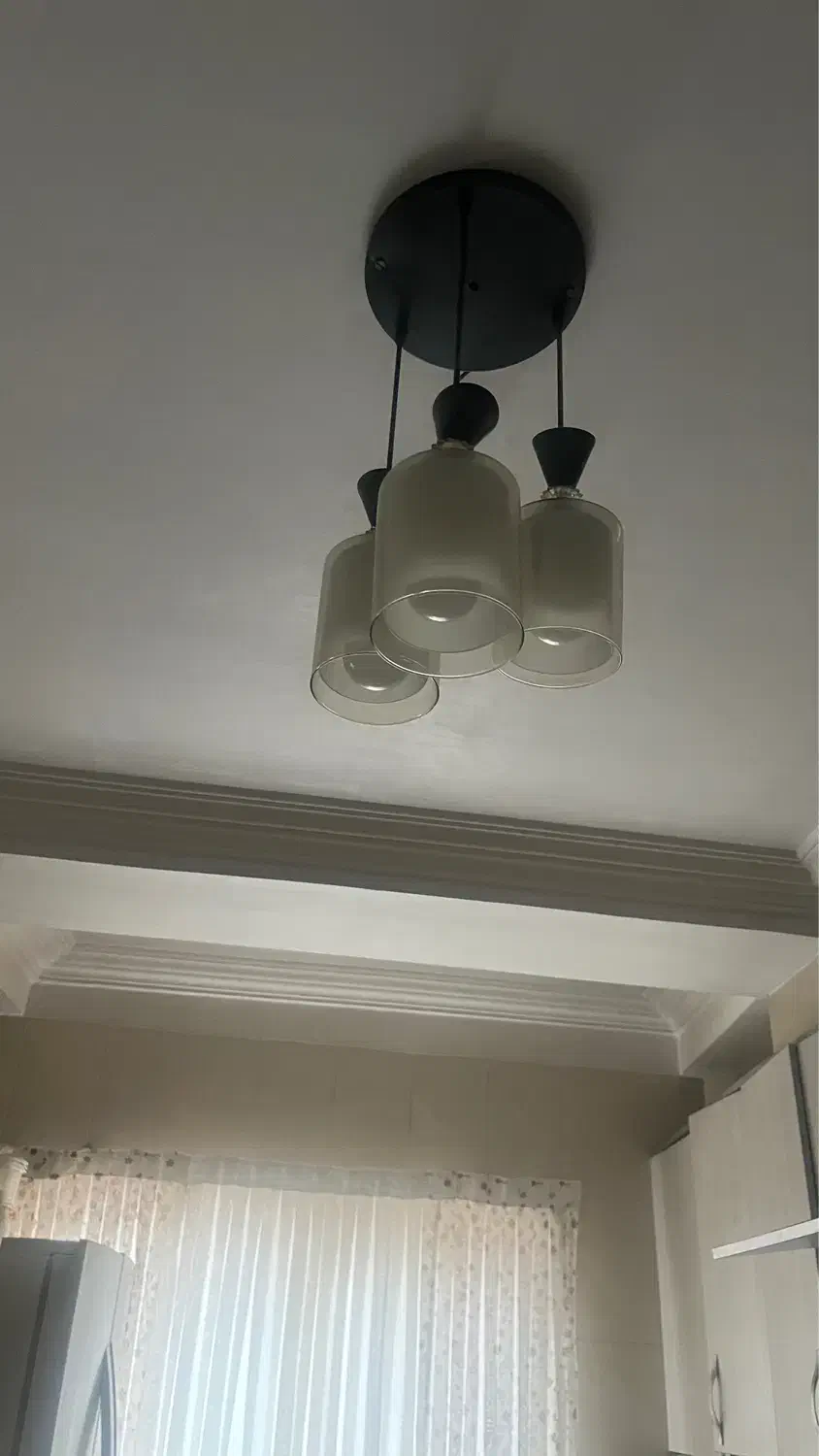 دو عدد لوستر کریستالی و یک لوستر حبابی|لوستر و چراغ آویز|گرگان, |دیوار