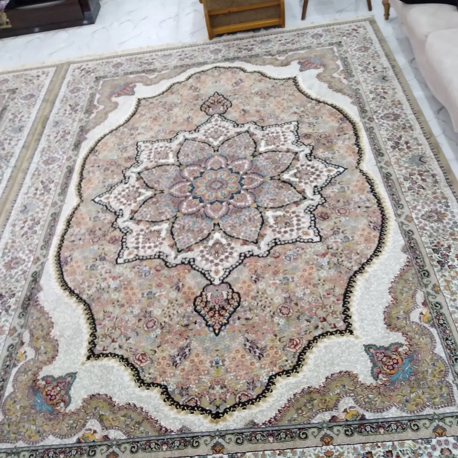 فرش ۹ متری** دو تخته۷۰۰ شانه|فرش|رشت, سعدی (تختی)|دیوار