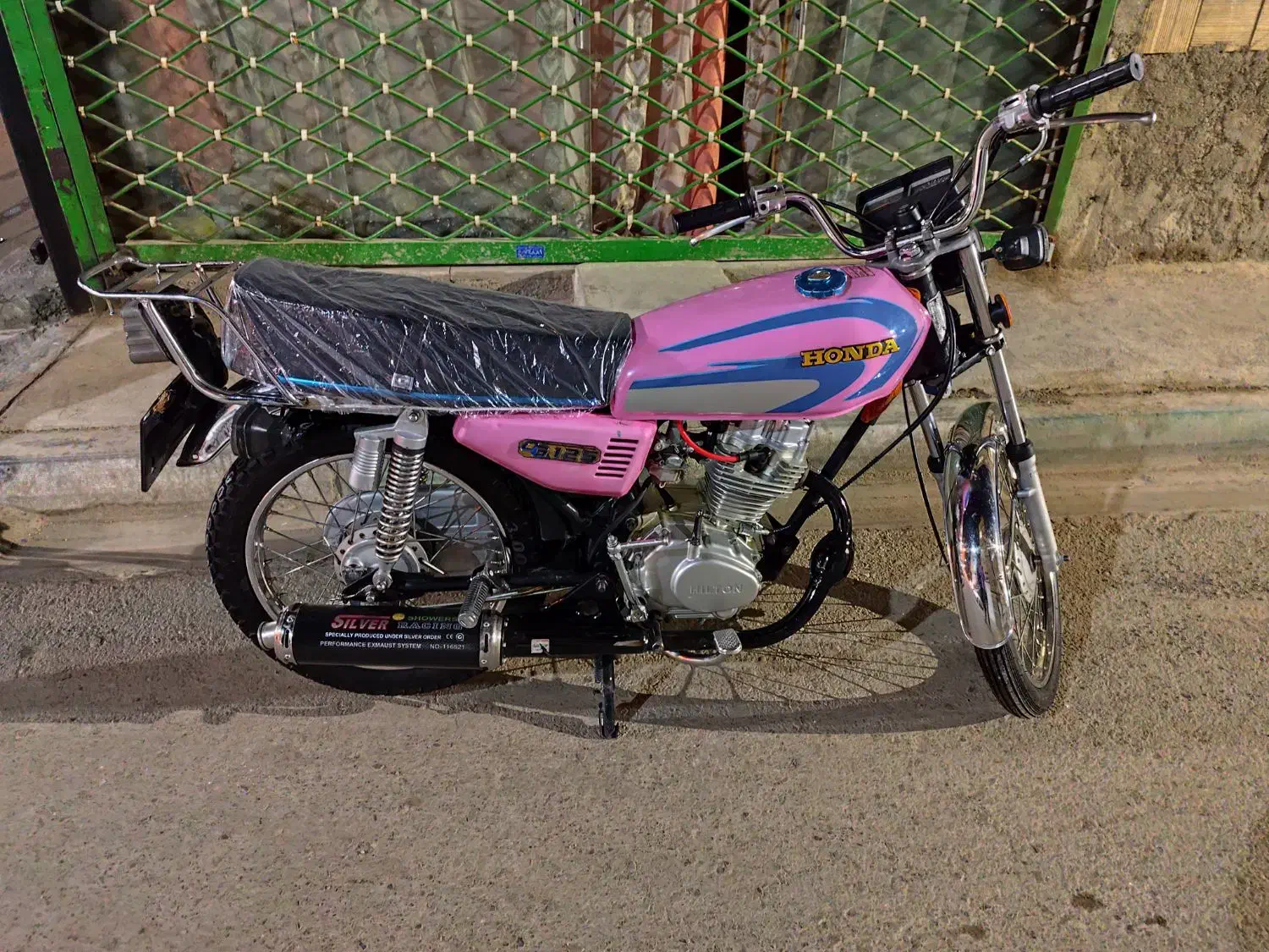 موتور۱۲۵ هیلتون|موتورسیکلت|مشهد, شهید جنگی|دیوار