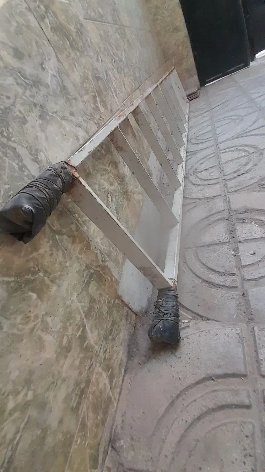 نردبان آهنی|ابزارآلات|چهارباغ, |دیوار