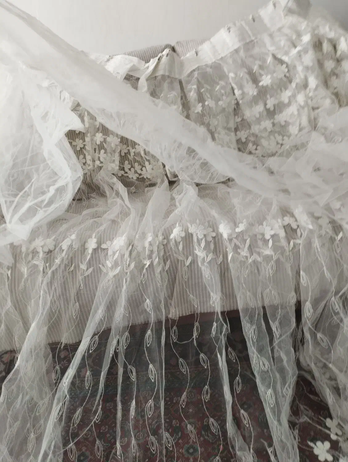 پرده توری یک و نیم متری|پرده، رانر، رومیزی|تهران, فلسطین (میدان انقلاب)|دیوار