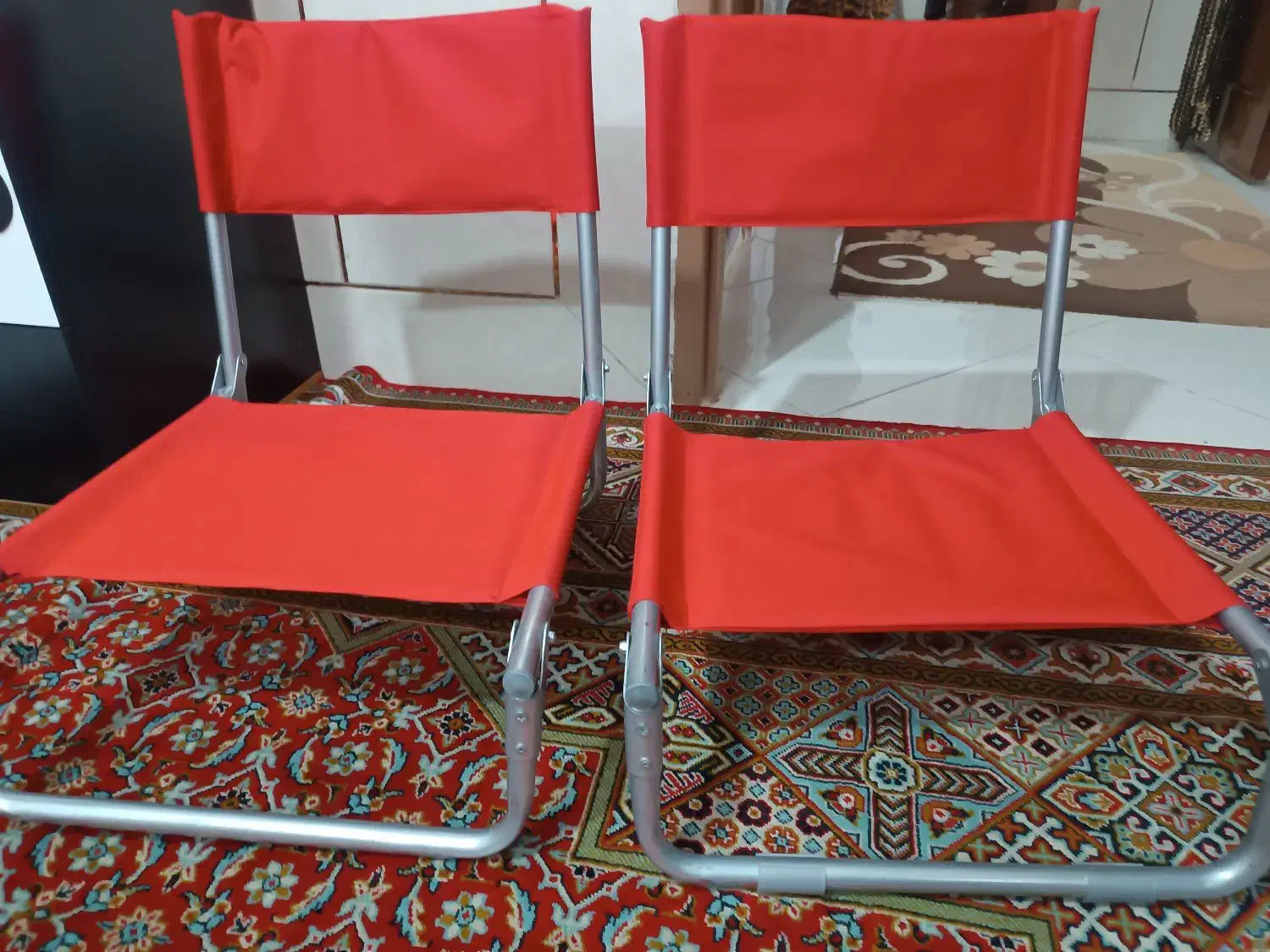 دو عدد صندلی تاشو مسافرتی ،|صندلی و نیمکت|پیر بکران, |دیوار