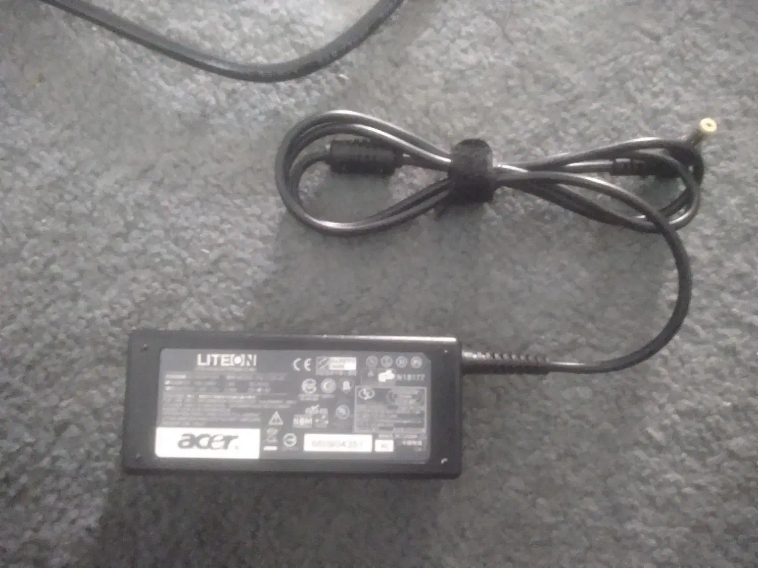 شارژر لپتاپ تاپ ایسر|قطعات و لوازم جانبی رایانه|نجفآباد, رحمت آباد|دیوار