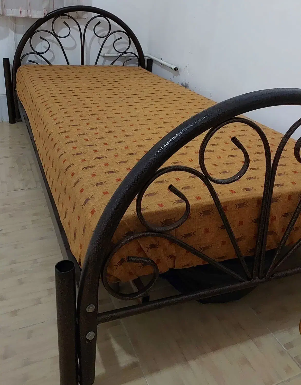 تخت|تخت و سرویس خواب|محلات, |دیوار