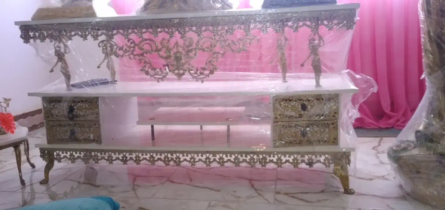 میز تیوی برنج سایز صدوهشتادو پنج|میز تلویزیون|قائم‌شهر, |دیوار