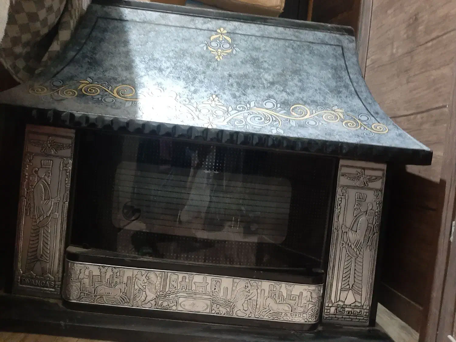 بخاری شومینه ای نقره ای|بخاری، هیتر، شومینه|قرچک, داوود آباد|دیوار