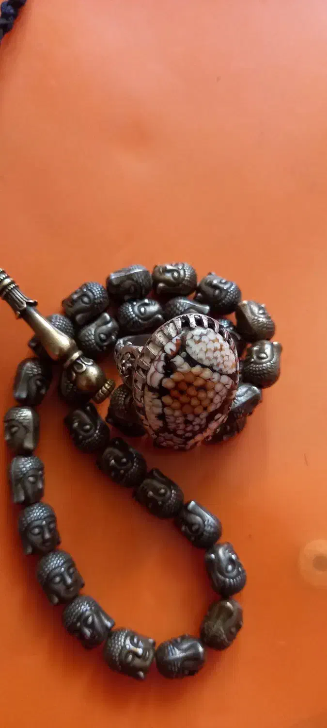 تسبیح و انگشتر|کلکسیون اشیاء عتیقه|ایذه, |دیوار