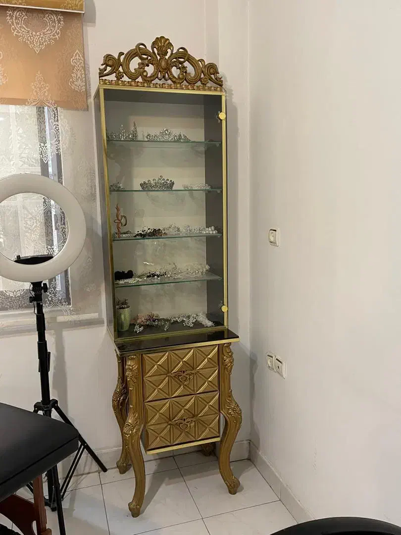 آینه و کنسول و دکور آرایشگاه و صندلی|آرایشگاه و سالنهای زیبایی|لاهیجان, شهید آوینی|دیوار