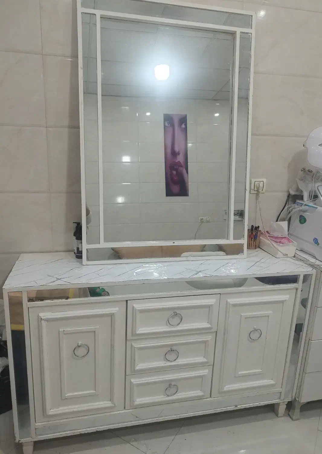 لوازم سالن زیبایی|مبلمان خانگی و میز عسلی|نظرآباد, رسالت|دیوار