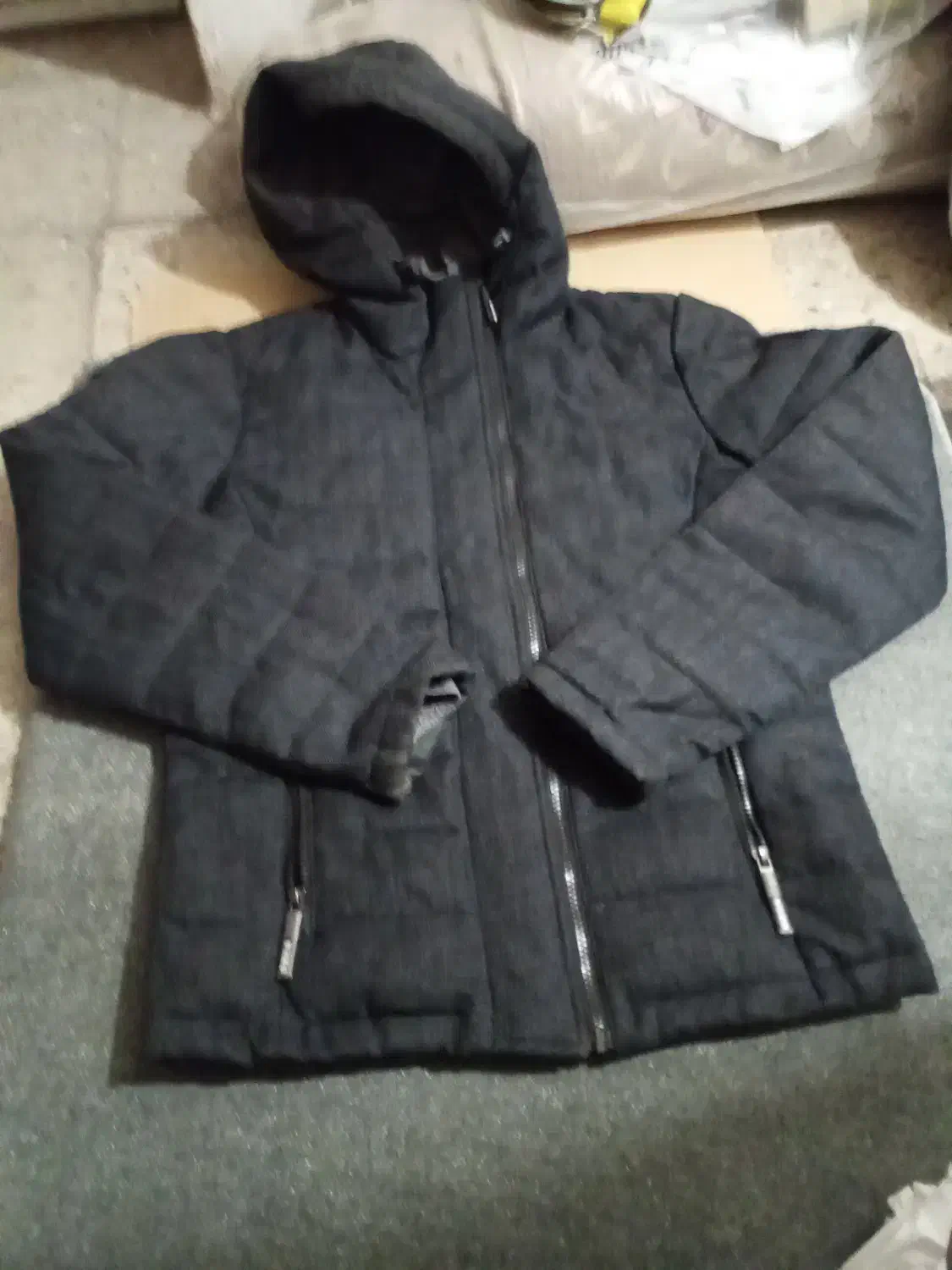 دو عدد کاپشن|لباس|شاهینشهر, حافظ شمالی|دیوار