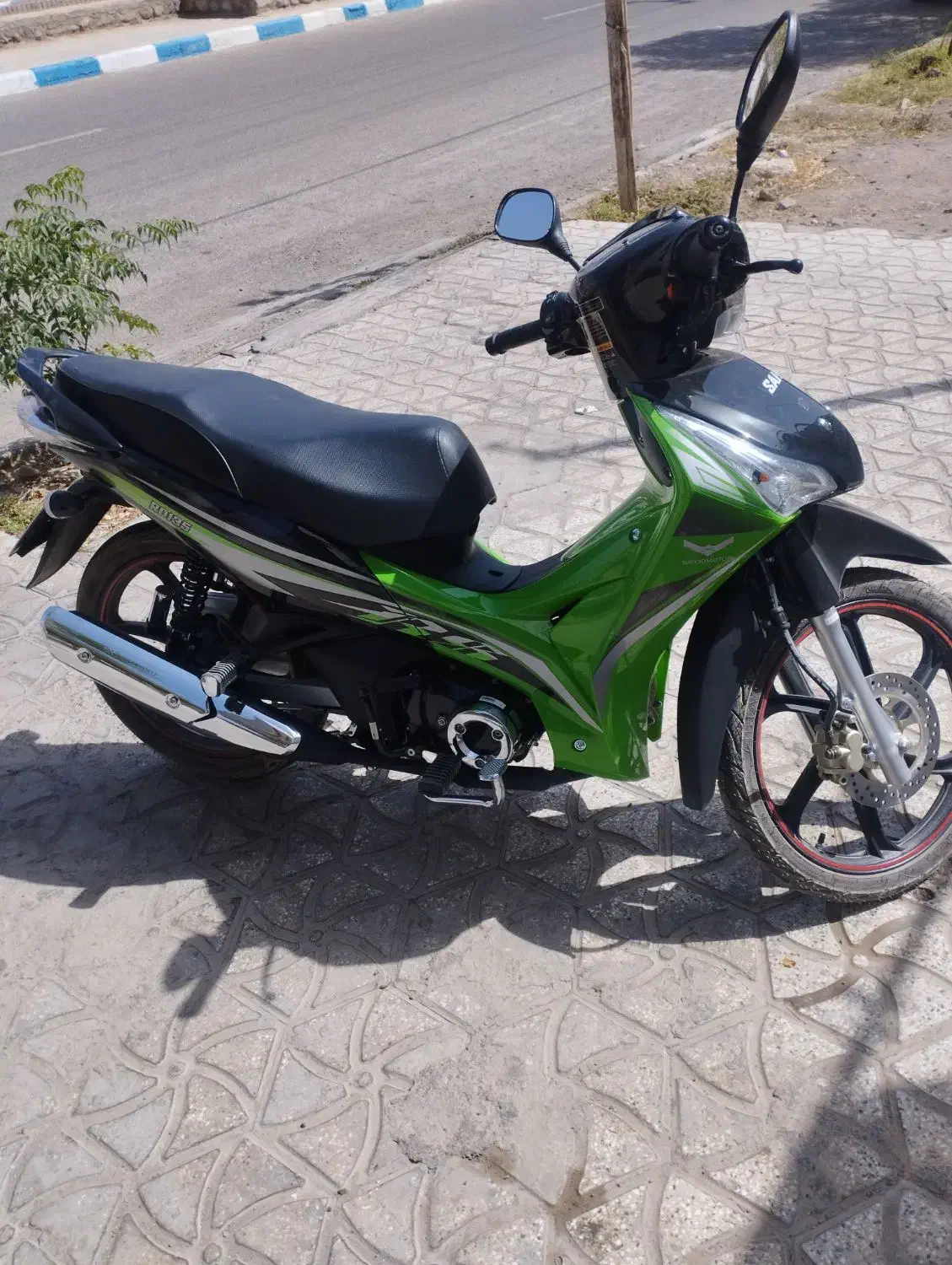 موتور لاکی|موتورسیکلت|تربتحیدریه, آغوی|دیوار