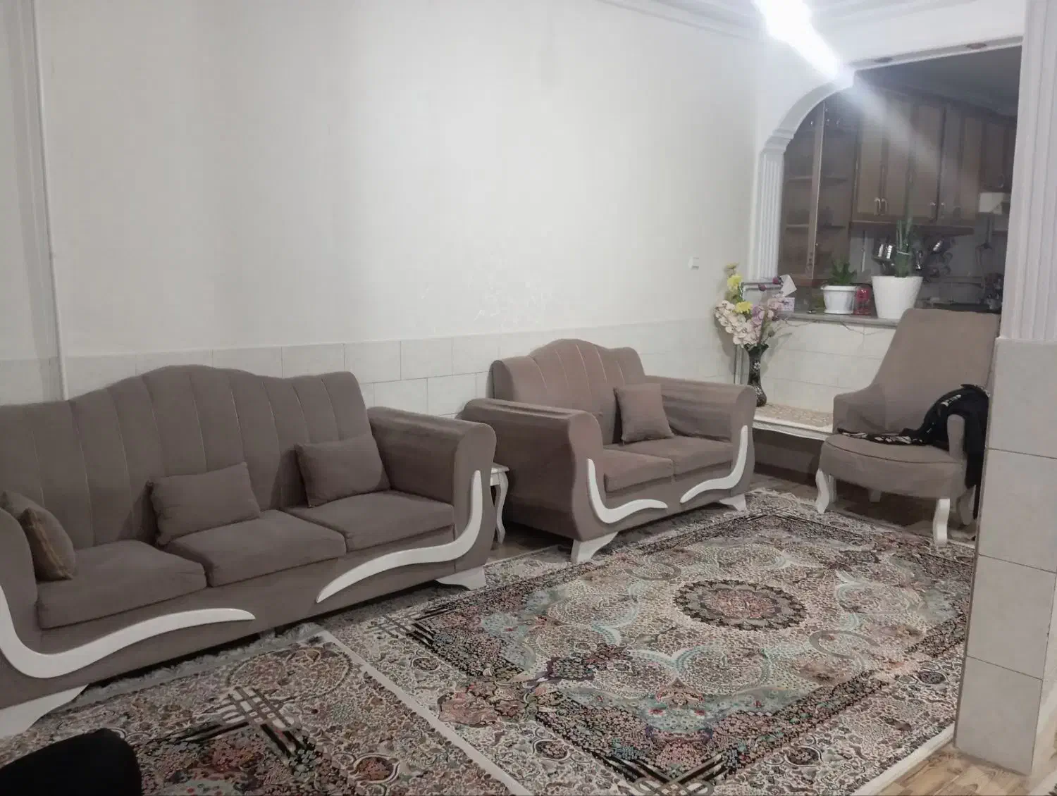 مبل ۸ نفره|مبلمان خانگی و میز عسلی|هشتگرد, هشتگرد قدیم|دیوار