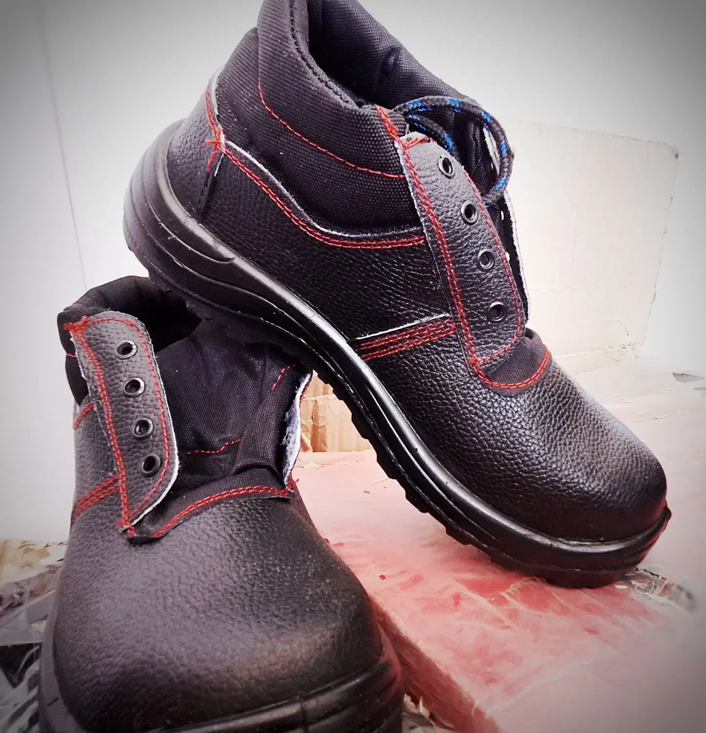 کفش ایمنی حرفهای دوام و راحتی در یک محصول|کیف، کفش، کمربند|نیشابور, شهرک جانبازان|دیوار