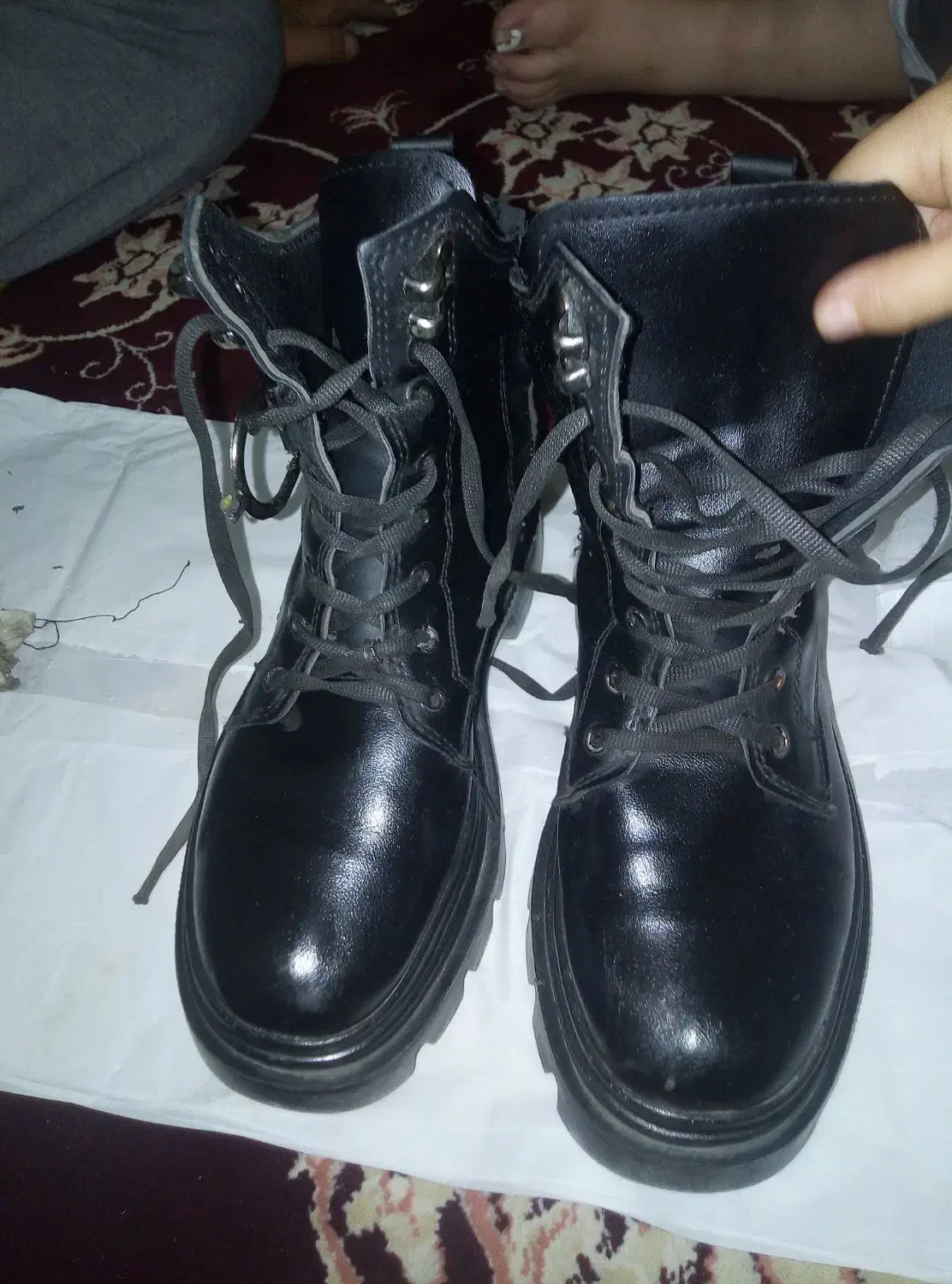 پوتین|کیف، کفش، کمربند|سیلوانه, |دیوار