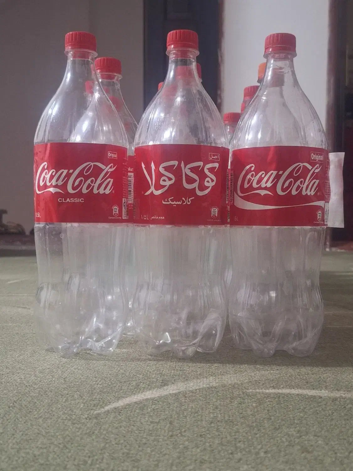 بطری نوشابه|ظروف نگهدارنده، پلاستیکی، یک‌بارمصرف|گالیکش, |دیوار