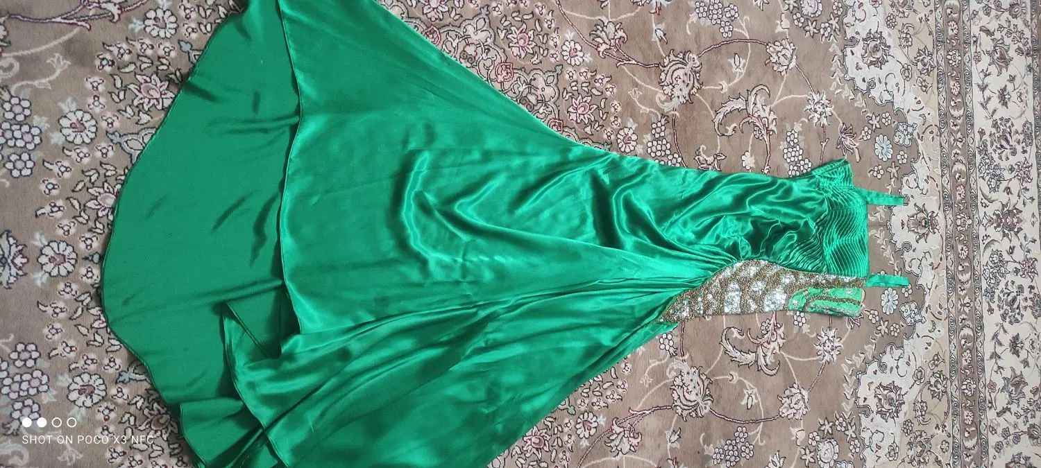 لباس مجلسی|لباس|مشهد, نکاح|دیوار