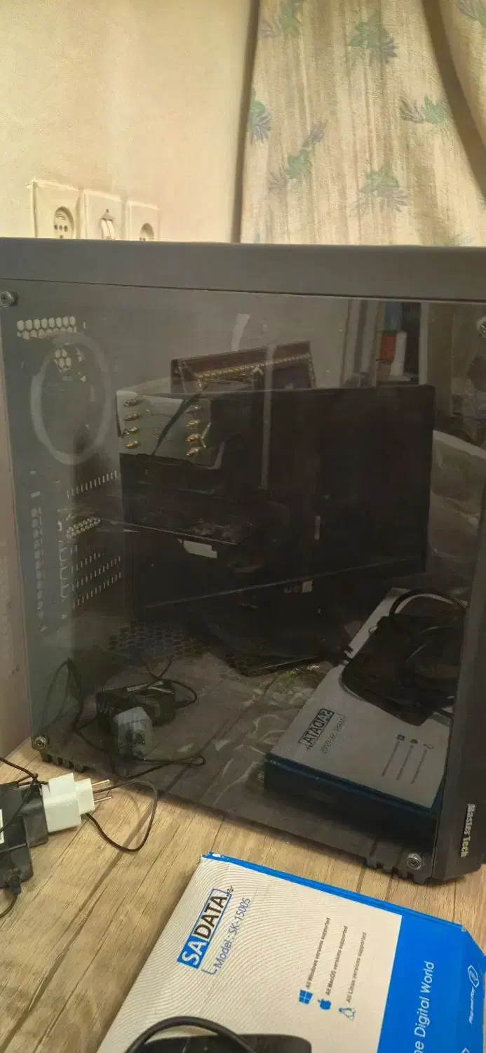 کامپیوتر با لوازم کامل و میز ( سیستم گیم )|رایانه رومیزی|نجفآباد, دلگشا|دیوار